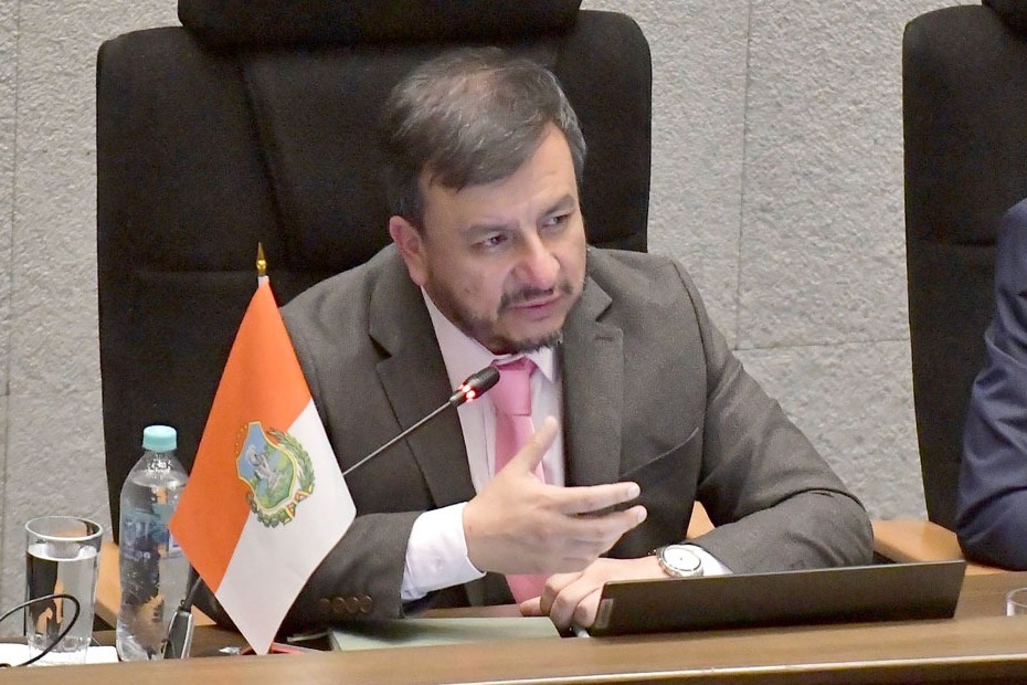 Ministro de Hidrocarburos se libra de la censura por contratos de crudo ante la falta de dos tercios